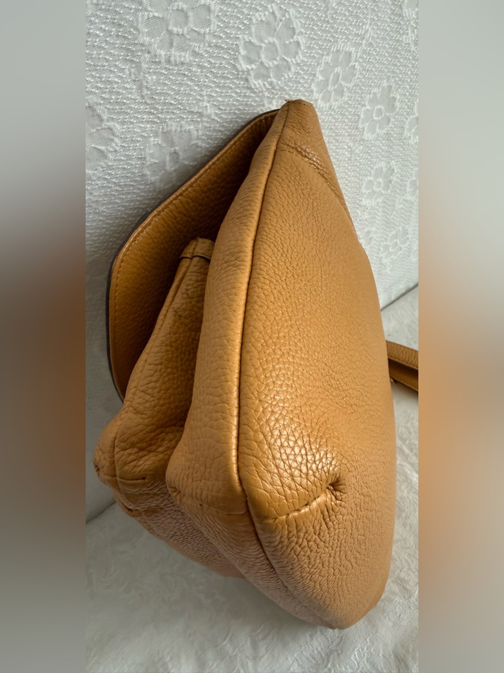 MCM light Brown Leather Shoulder Bag with Gold Chain Straps - Picture 10 of 17